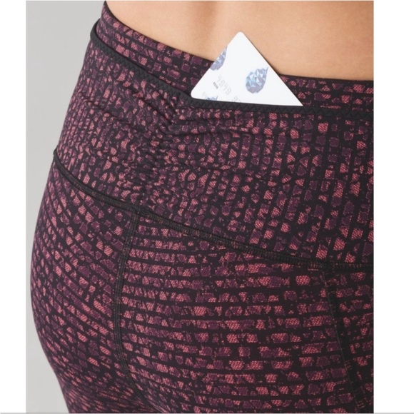 Lululemon Outrun 17” Crop Legging Shutter Weave Dust - Picture 5 of 11